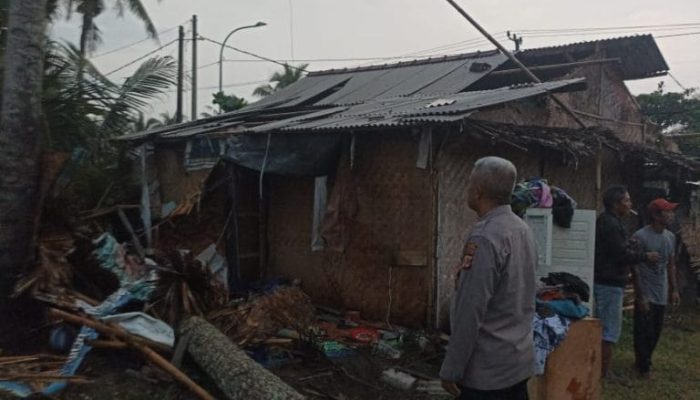 Pengecekan Lokasi Pasca Bencana Angin Puting Beliung di Pantai Barat Pangandaran