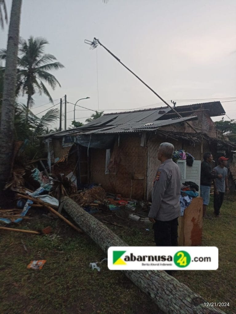 Pengecekan Lokasi Pasca Bencana Angin Puting Beliung di Pantai Barat Pangandaran