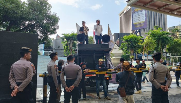 Sertijab Kakanwil Kemenkumham Jatim Dihadiahi Aksi Demonstrasi 