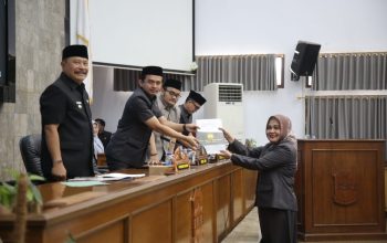 Pj Bupati Garut Hadiri Rapat Paripurna DPRD.