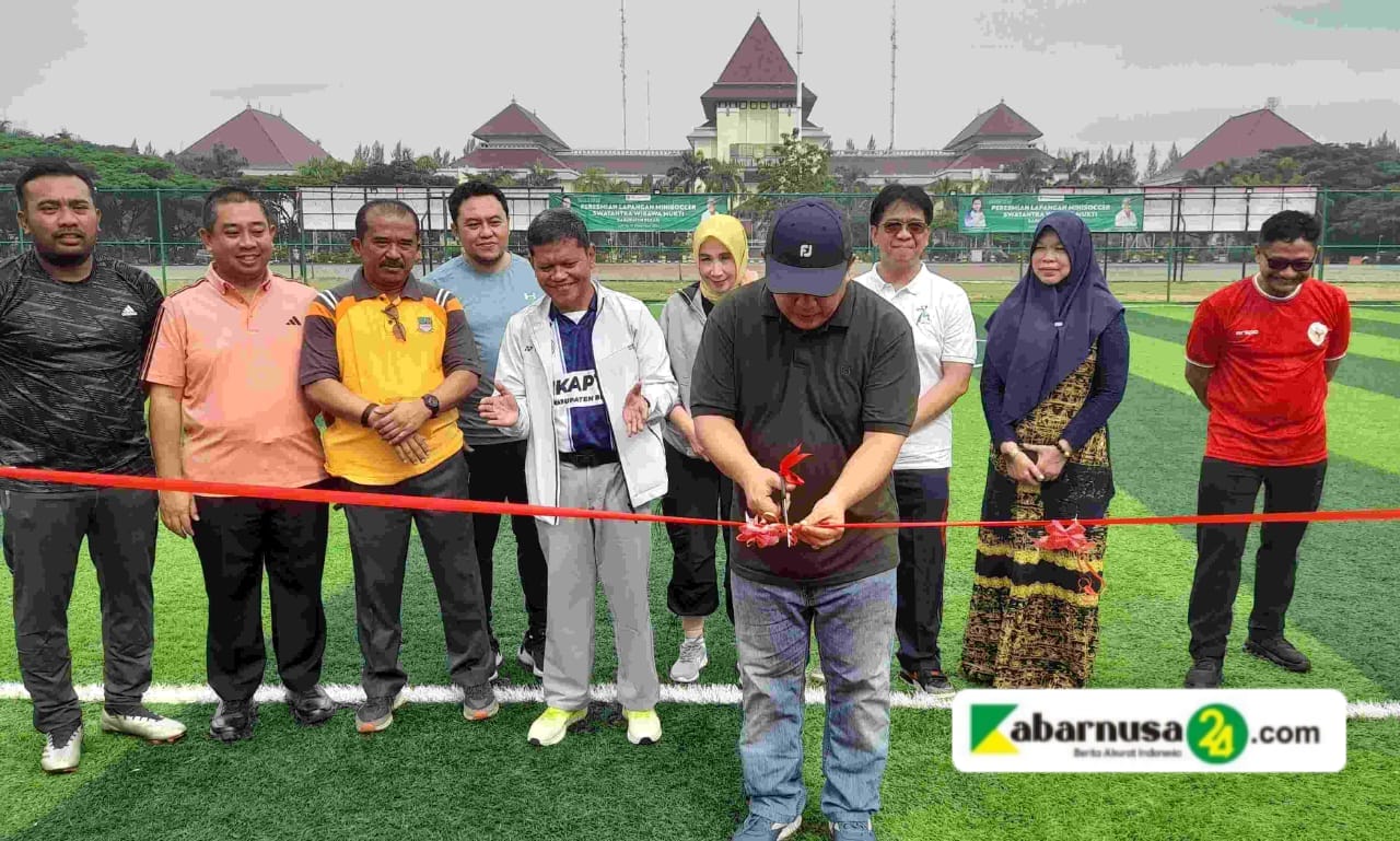 Tingkatkan Kesehatan Masyarakat, Pj Bupati Bekasi Resmikan Lapangan Mini Soccer Wibawa Mukti