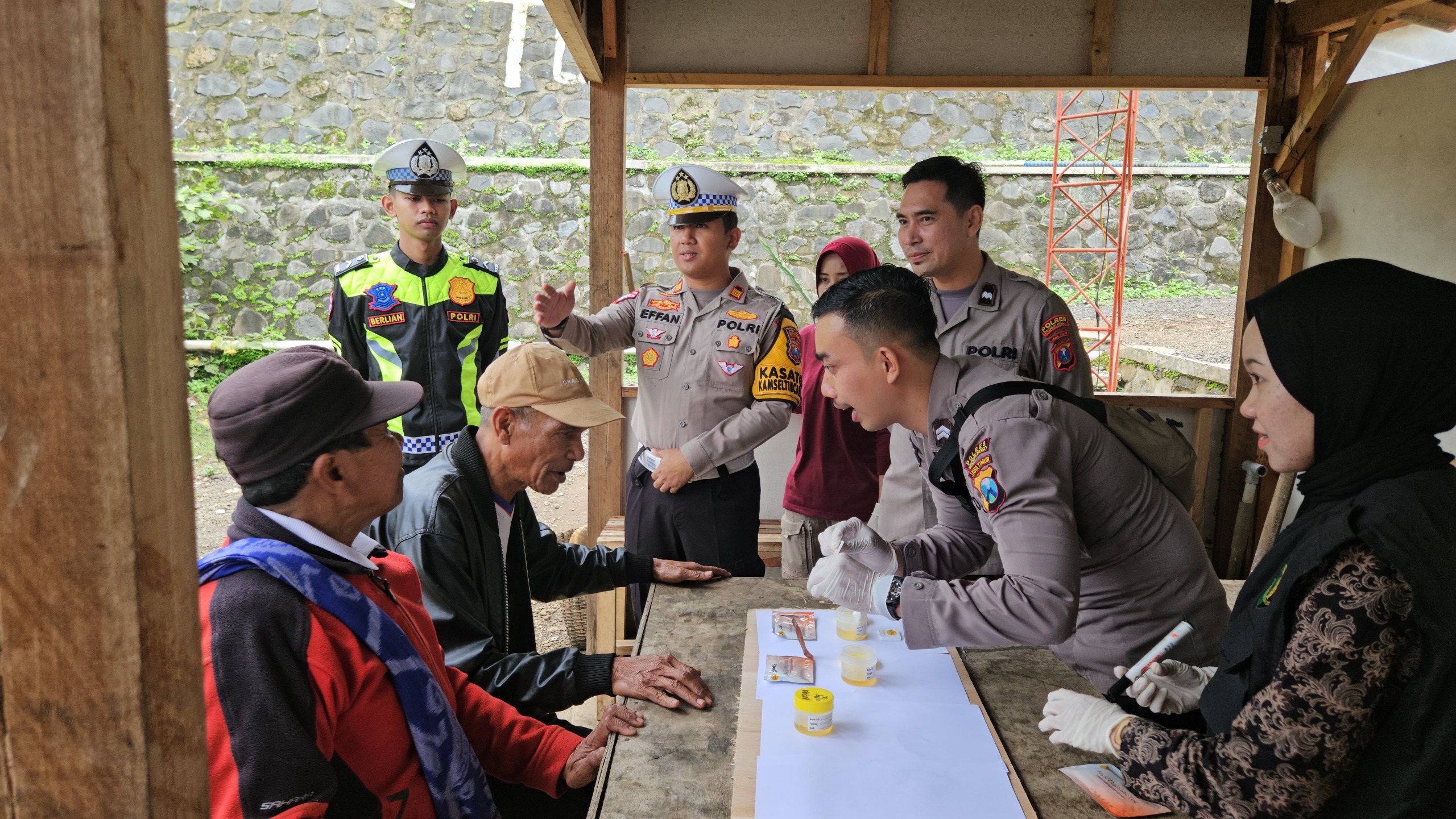 Polres Probolinggo Tes Urine Sopir Jeep dan Bus Wisata Untuk Keamanan Wisatawan Bromo*