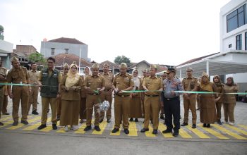 Pj Bupati Garut Resmikan Lapangan Parkir DPMPTSP Garut