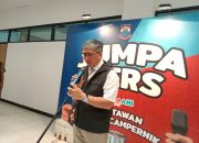 “Pj Walikota Cimahi Sampaikan Paparanya Di Acara Jumpa Pers”