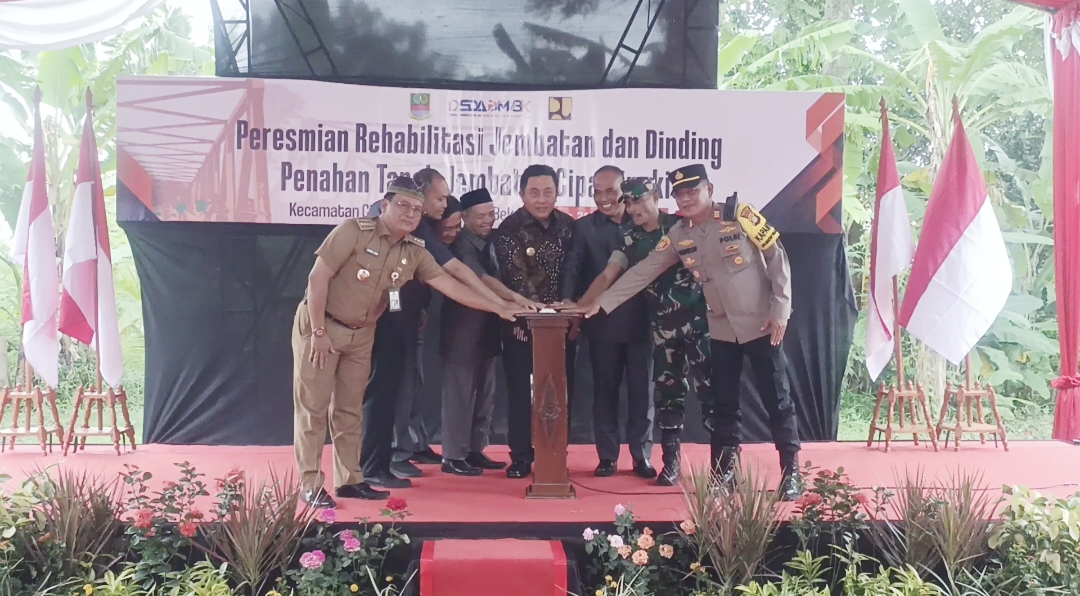 Peresmian Rehabilitasi dan Dinding Penahan Tanah Jembatan Cipamingkis Cibarusah oleh Pj Bupati Bekasi