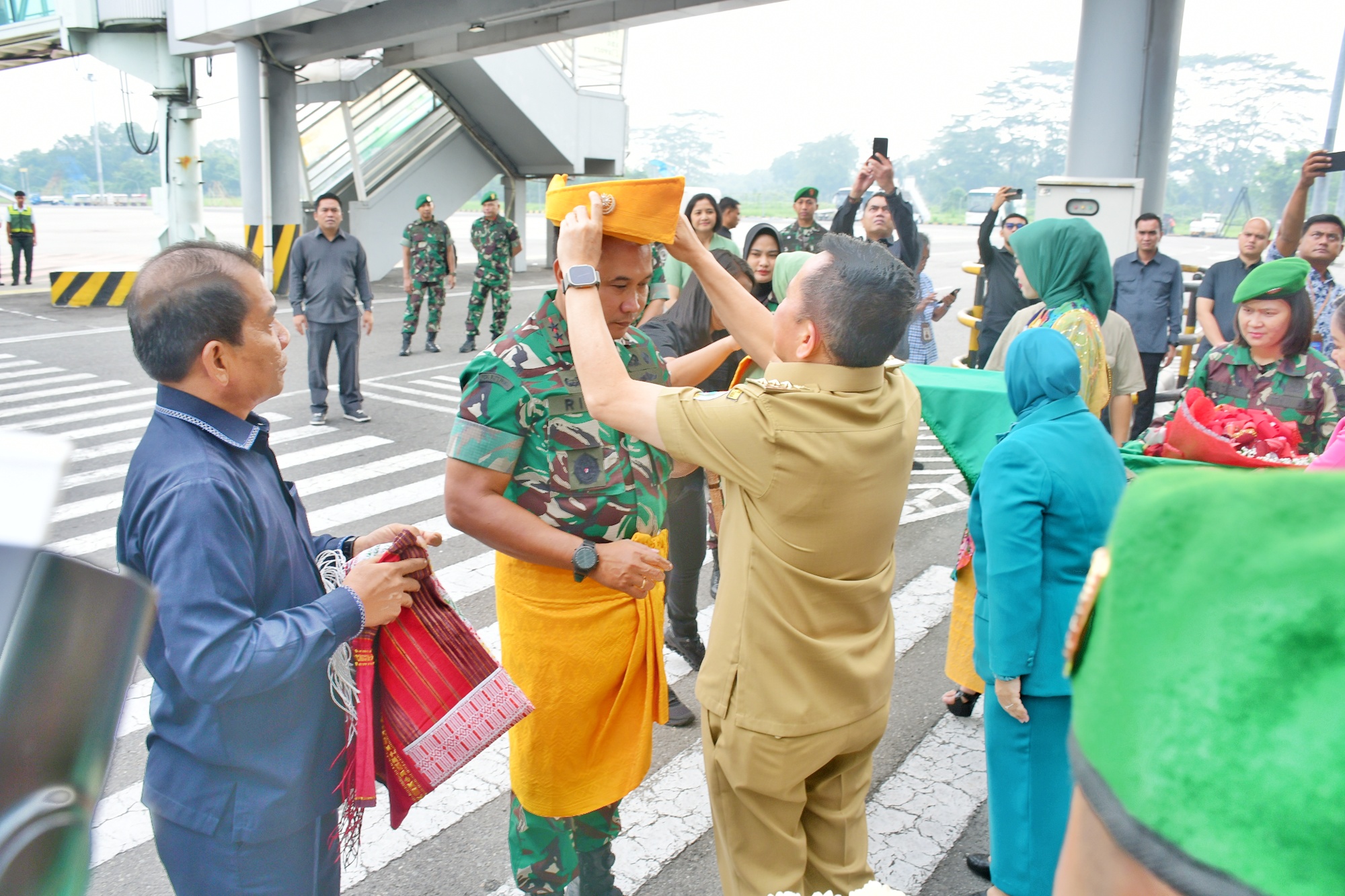 Pj Gubernur Sumut Agus Fatoni Sambut Kedatangan Pangdam I/BB Mayjen TNI Rio Firdianto