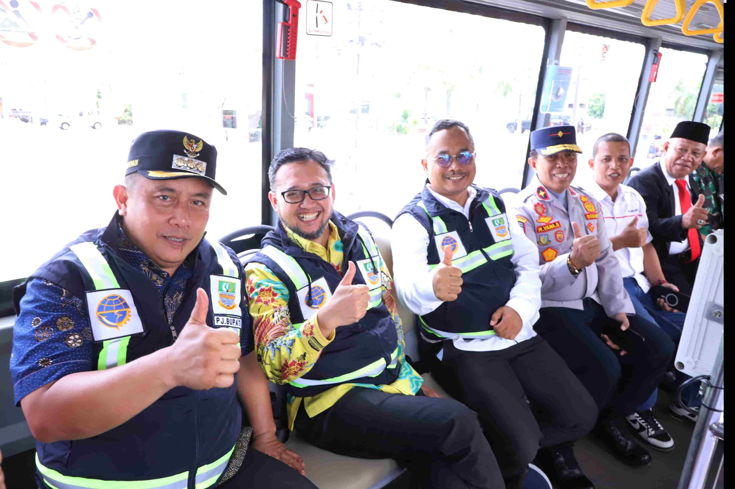 Pemkab Bekasi Resmi Luncurkan 15 Unit Bus Trans Wibawamukti Koridor Satu