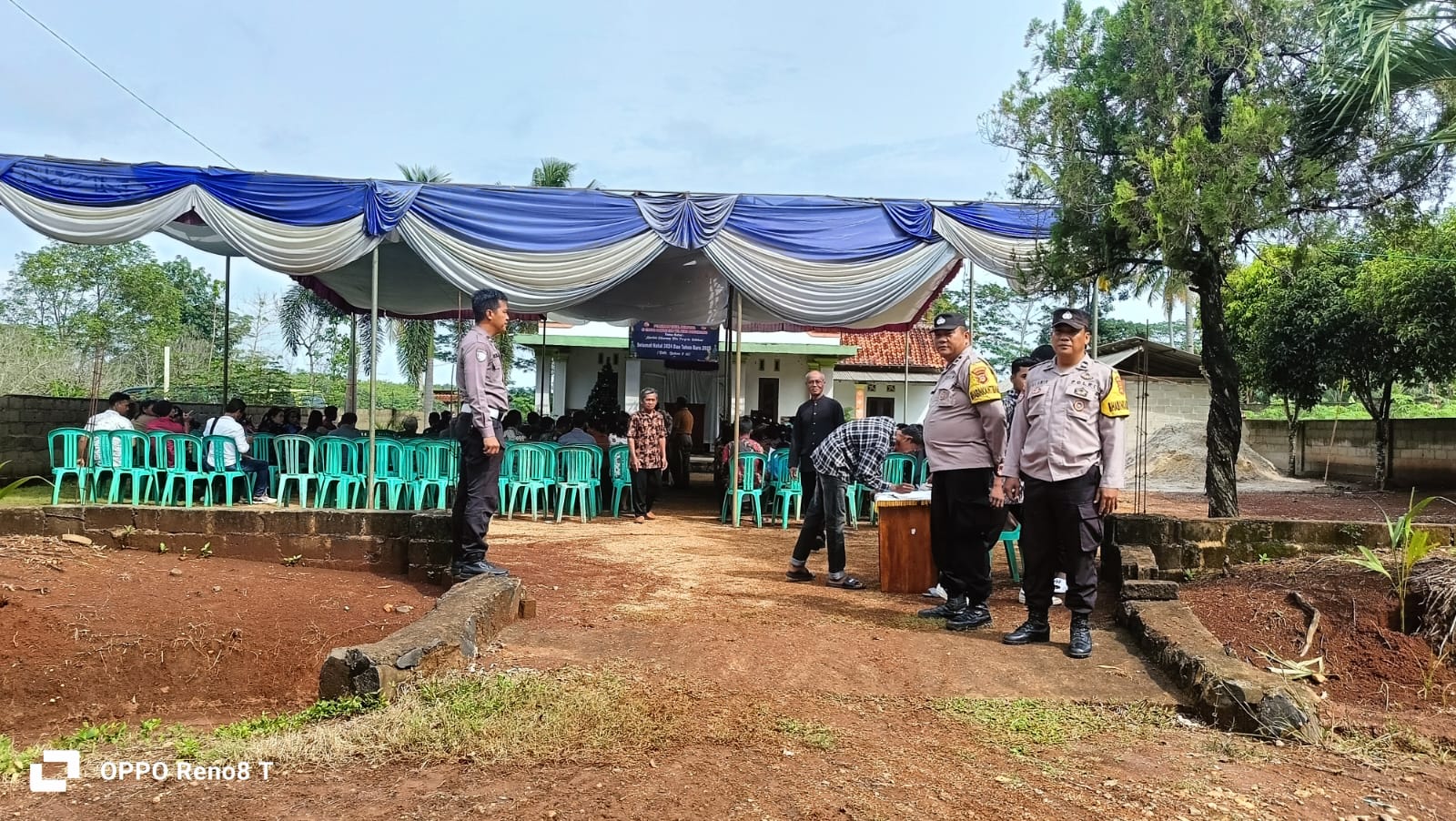 Personel Polsek Sungkai Selatan Jamin Keamanan Warga Yang Beribadah di Gereja GKSBS