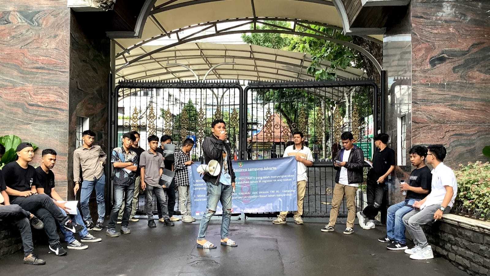 Ratusan Mahasiswa Demo di Kejaksaan agung (Kejagung) Jakarta Mintak Telisik Dugaan Mafia Tanah di Lampung