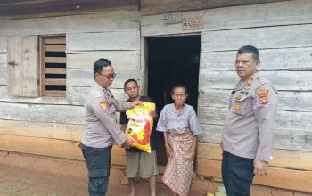 Polres Lampung Utara Berikan Bantuan Beras Kepada Masyarakat di Kecamatan Abung Tengah