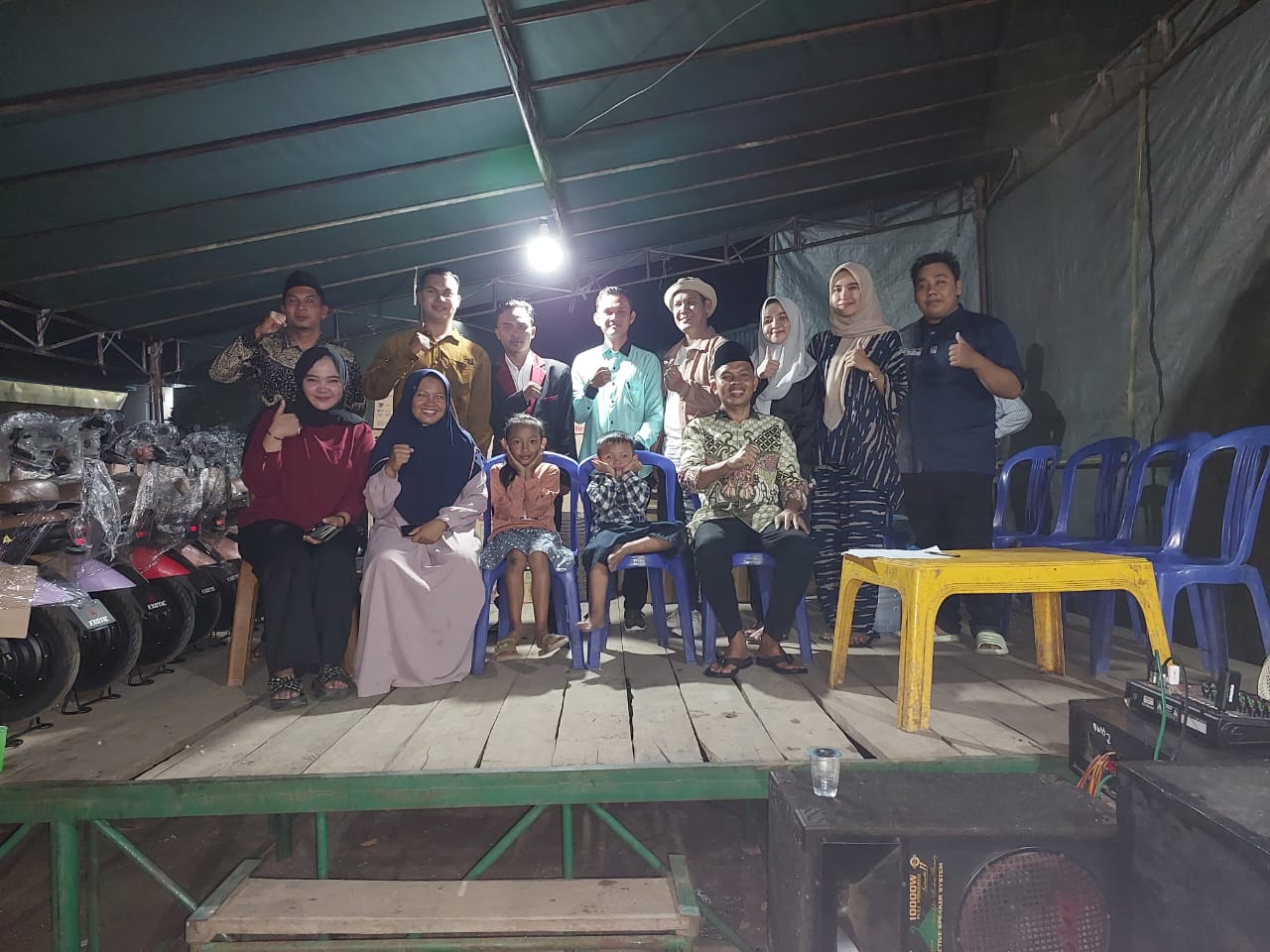 Rayakan Pergantian Tahun Baru 2025 Anggota DPRD PALI Dapil 5 Afias, A.Pr, SH. Mengadakan Pengundian Doorprize Barhadiah