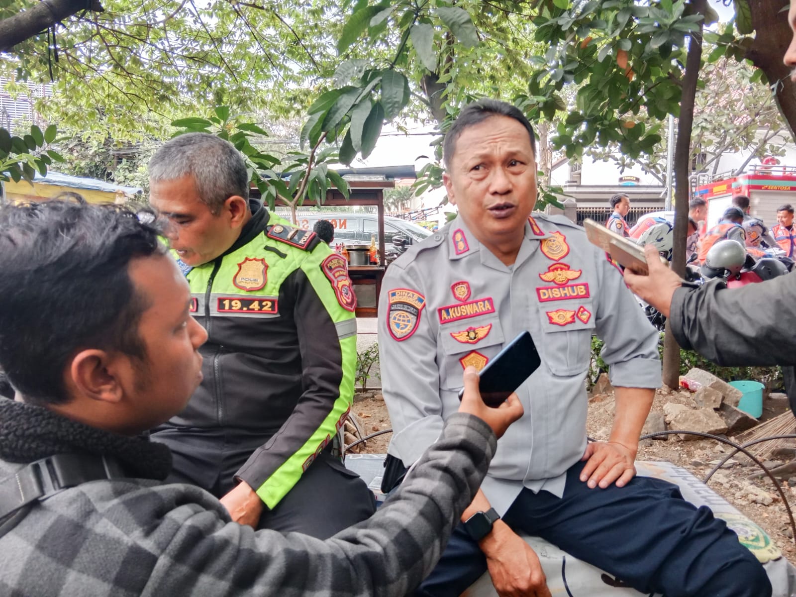 "Dishub Kota Bandung Menyampaikan Himbauan Kepada Masyarakat Terkait Malam Tahun Baru Di Acara Upacara Apel Bersama Kapolrestabes Bandung Dan Jajarannya"