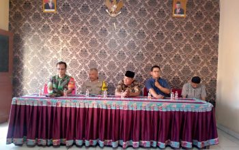 Rapat Minggon Desa Sirnajati Dihadiri Polsek Cibarusah dan Sampaikan Pesan Kamtibmas