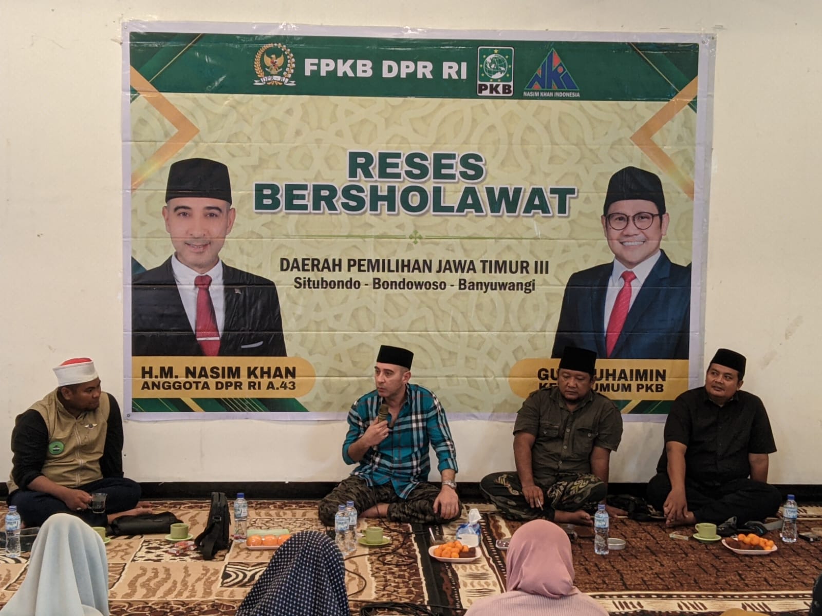 Reses Bersholawat, Nasim Khan Anggota DPR RI Temui Jamaah Sahmasy Putri Bondowoso