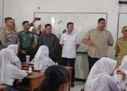 “Pj Walikota Cimahi Dampingi Menpora Ri Tinjau Langsung Tempat Distribusi MBG Di Yayasan Arara Visi Hijau”