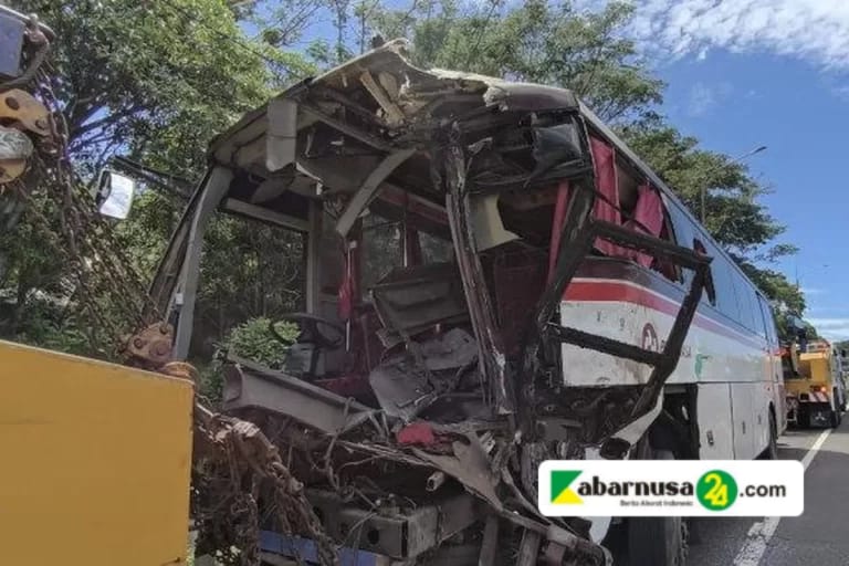 Truk Tak Kuat Menanjak Sebabkan Kecelakaan Beruntun di Tol Cipularang