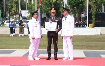 Kapolres Jember Terima Dua Penghargaan dalam Upacara Hari Jadi Kabupaten Jember ke-96