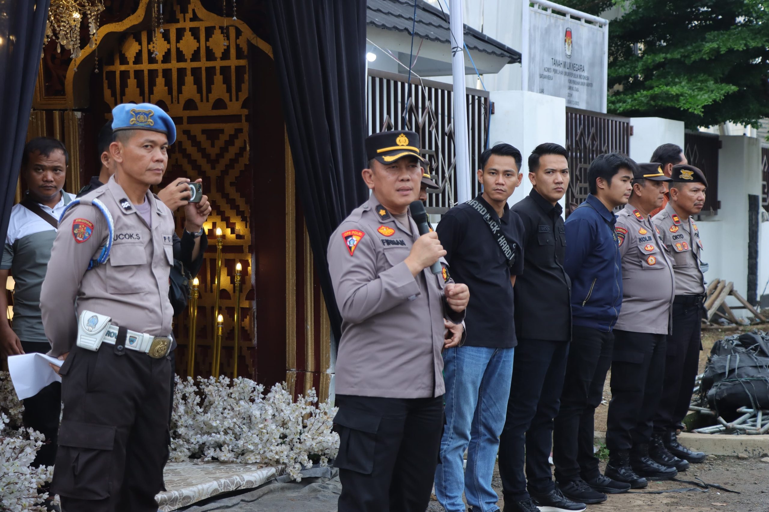 Polres Lampung Utara Amankan Rapat Pleno Terbuka Penetapan Paslon Bupati dan Wakil Bupati Terpilih Pilkada 2024