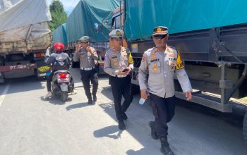 Polres Jember Mediasi Warga yang Blokade Jalan Raya Puger, Arus Lalulintas Kembali Normal