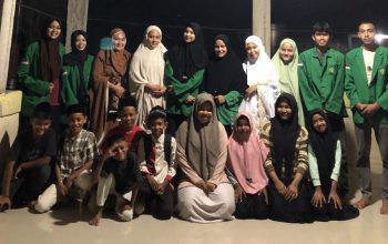 Baru Saja Tiba, Mahasiswa KKN-PPM Kelompok 108 Angkatan XXXVI Langsung Latih Anak-Anak Tafsir Kitab di Gampong Pulo 