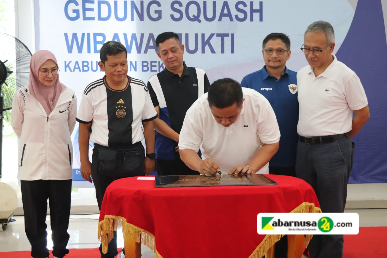 Pj Bupati Bekasi Resmikan Gedung Squash Wibawa Mukti