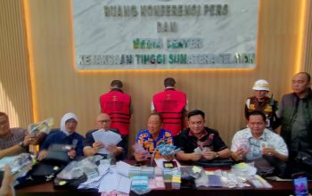 Kejari Palembang Tetapkan Deliar Marzoeki dan AL Stafnya Sebagai Tersangka OTT di Disnakertrans Provinsi Sumsel