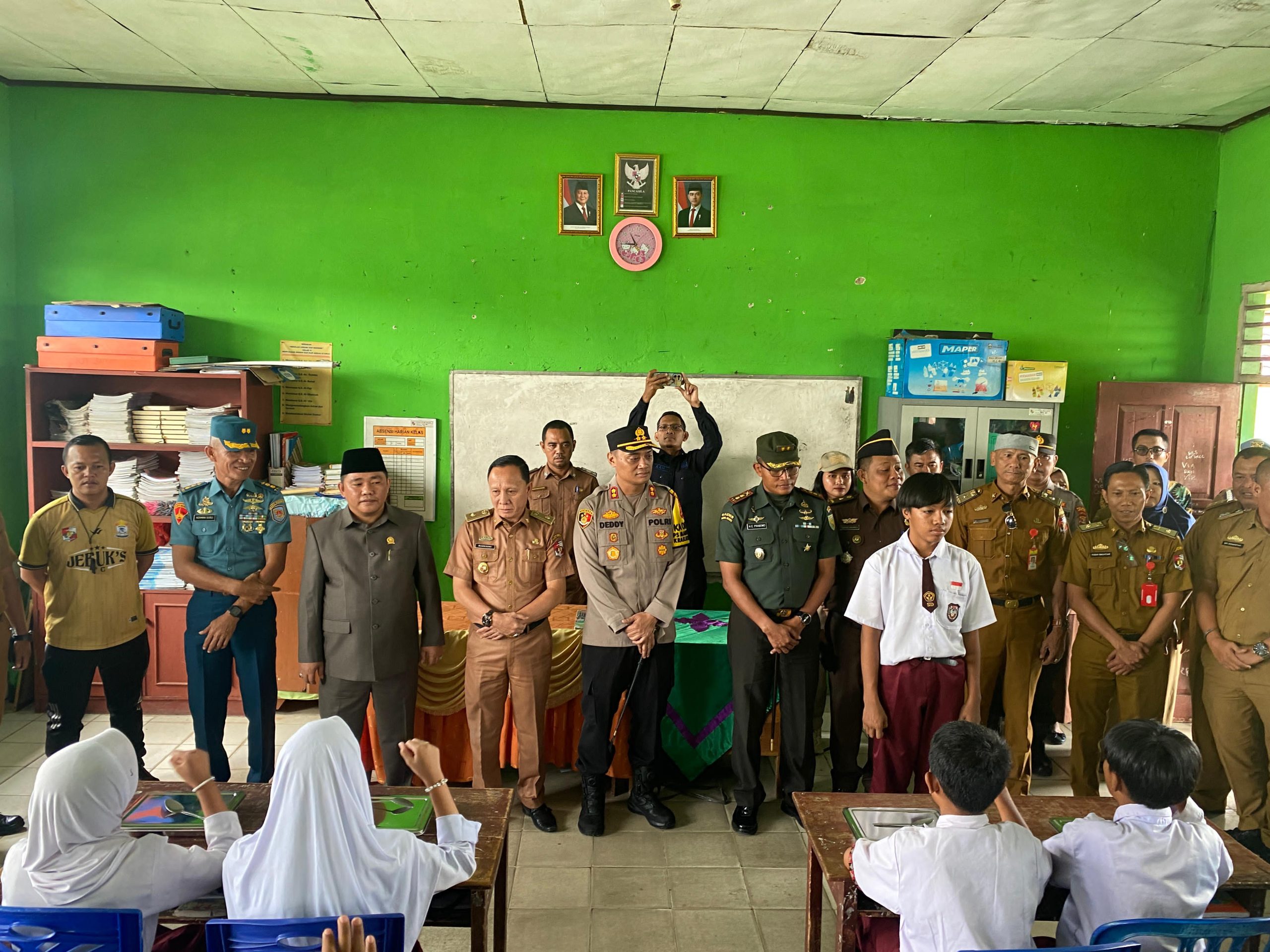 Dukung Asta Cita, Kapolres AKBP Deddy Kurniawan Hadiri Peluncuran Program Makan Bergizi Gratis Pertama di Lampung Utara