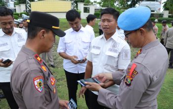 Antisipasi  Terjadinya Pelanggaran,Propam Polres lampung utara Periksa Handphone Anggota