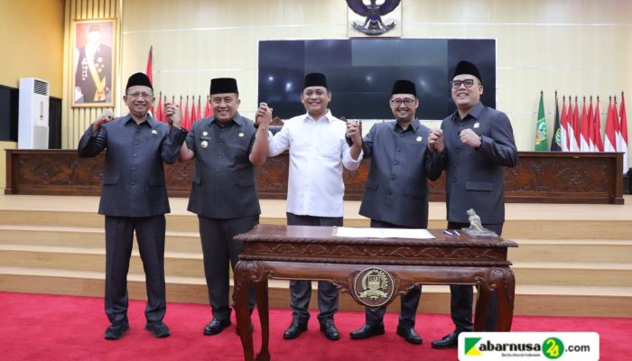 DPRD Gelar Paripurna Penetapan Ade Kuswara Kunang-Asep Surya Atmaja Sebagai Bupati dan Wakil Bupati Terpilih