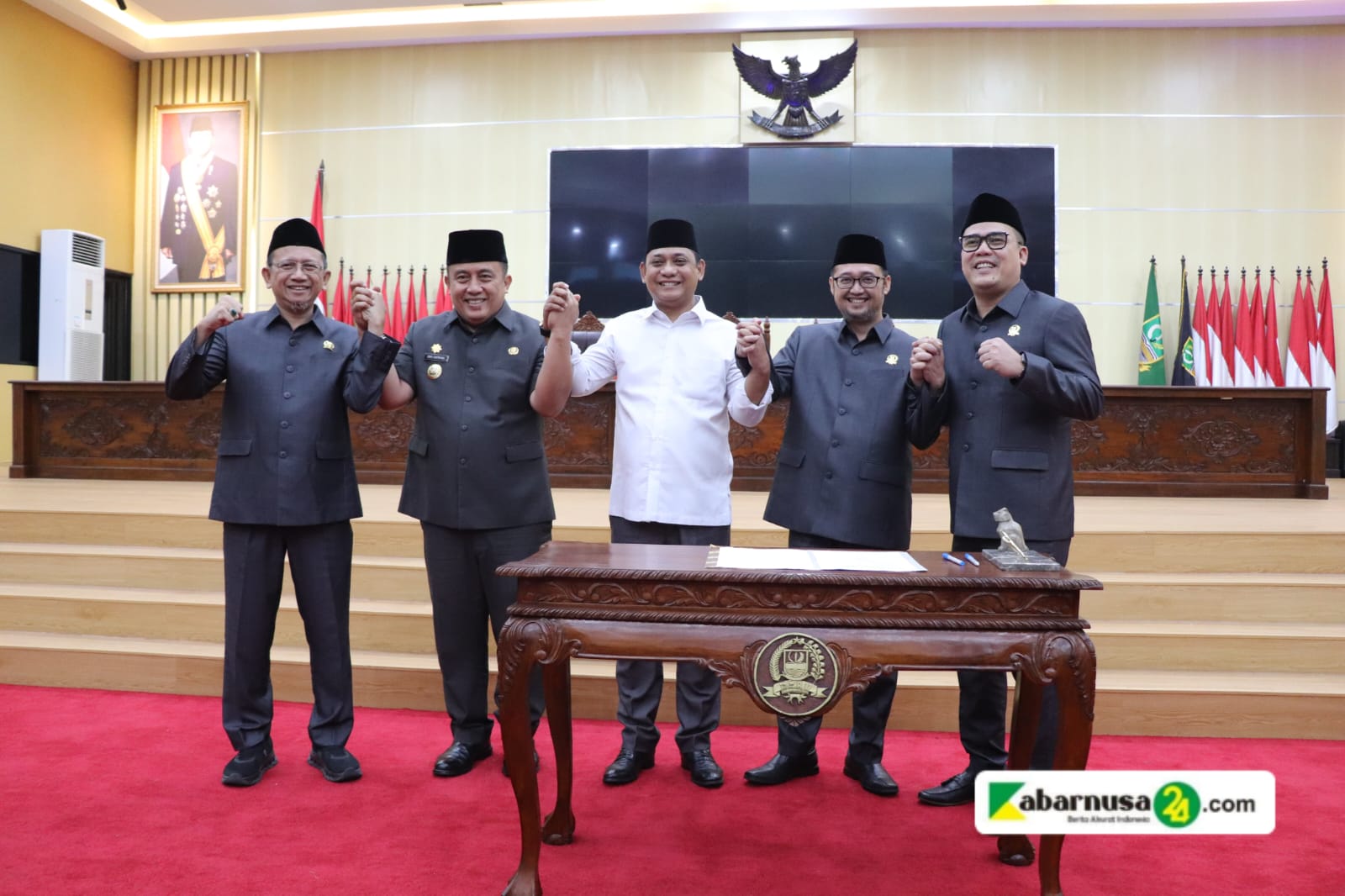 DPRD Gelar Paripurna Penetapan Ade Kuswara Kunang-Asep Surya Atmaja Sebagai Bupati dan Wakil Bupati Terpilih