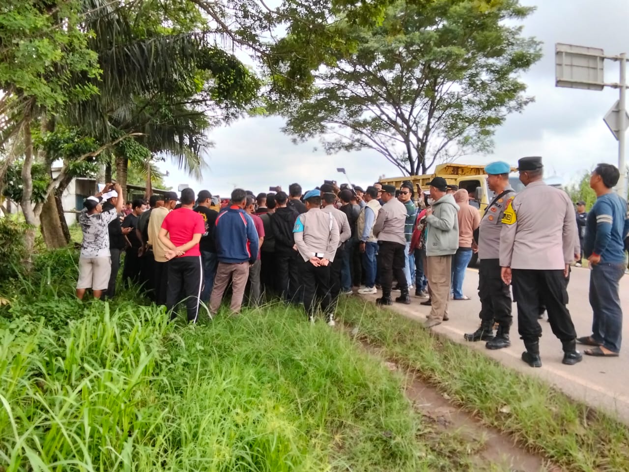 Sempat Terjadi Keributan, Ketiga Kalinya Eksekusi Lahan Milik Henri di Desa Babatan Saudagar Kembali Ditunda