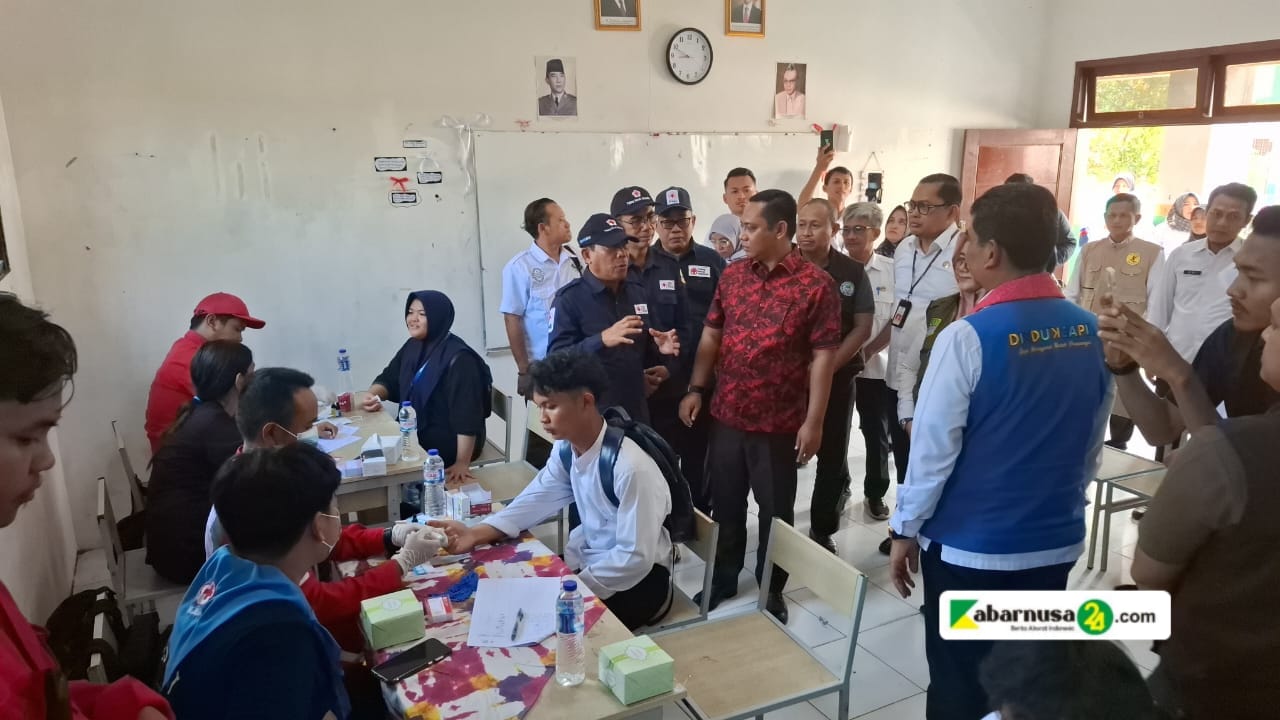 Awali Tahun 2025, Disdukcapil Hadirkan Botram Sekolah di SMPN 4 Tambun Selatan