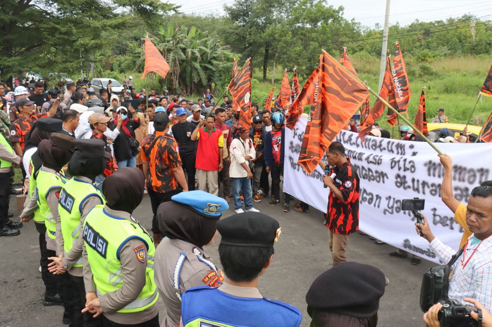 Aksi Unjuk Rasa Yang digelar Oleh Organisasi Kemasyarakatan (Ormas) Pemuda Pancasila Kabupaten PALI