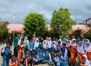 Mahasiswa KKN-PPM K169 Unimal Melakukan Kegiatan Belajar Mengajar di SDN 7 Syamtalira Aron