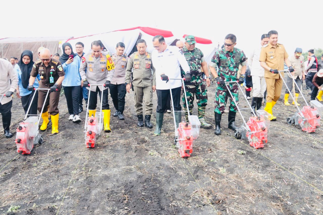 Polda Sumsel Gelar Penanaman Jagung Yang dipusatkan di OI, Dalam Program Tanam Jagung 1 Juta Hektar serentak se-Indonesia