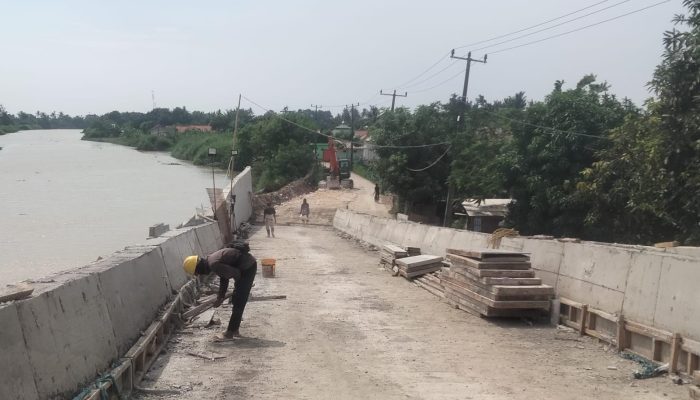 Pembangunan Jembatan Muaragembong Oprit Beresiko Bahayakan Pengguna Jalan