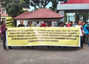 Gabungan Aktivis Dan LSM Sumatera Selatan Unjukrasa ke Kantor Gubernur, Minta Pecat  Kepala SMKN 3 OKU dan Kepala SMAN 5 OKU