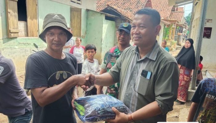 Ketua Alumni IMANI Cirebon 1 Bantu Korban Bencana Banjir Bandang Cirebon