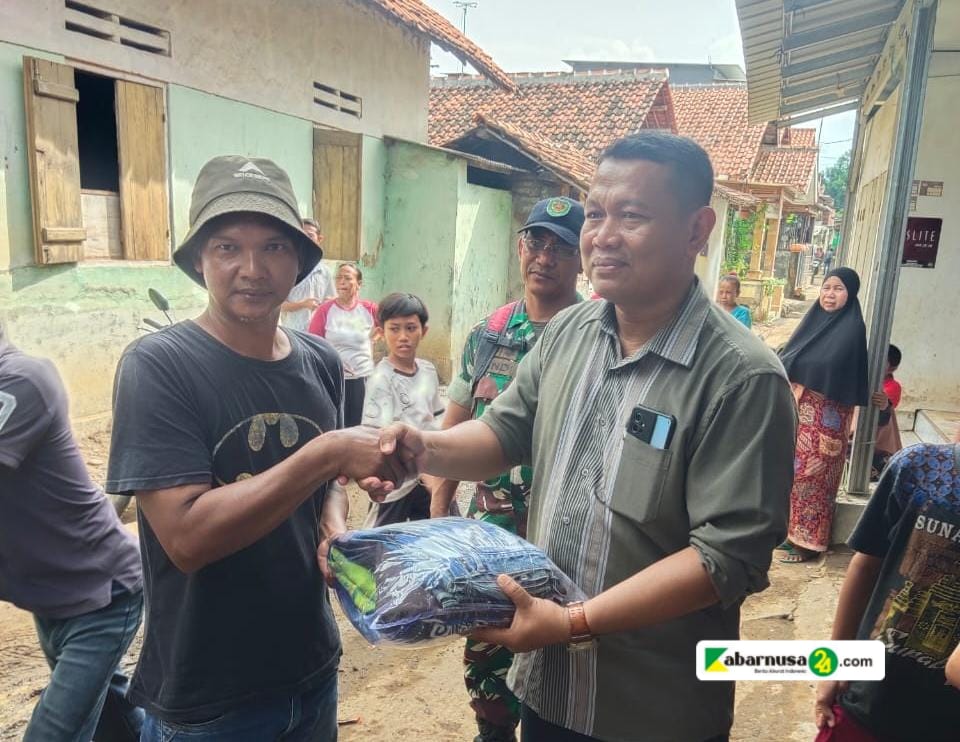 Ketua Alumni IMANI Cirebon 1 Bantu Korban Bencana Banjir Bandang Cirebon