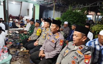 Kapolsek Cikarang Pusat Hadiri Acara Tahlilan Tokoh Masyarakat di Desa Cicau