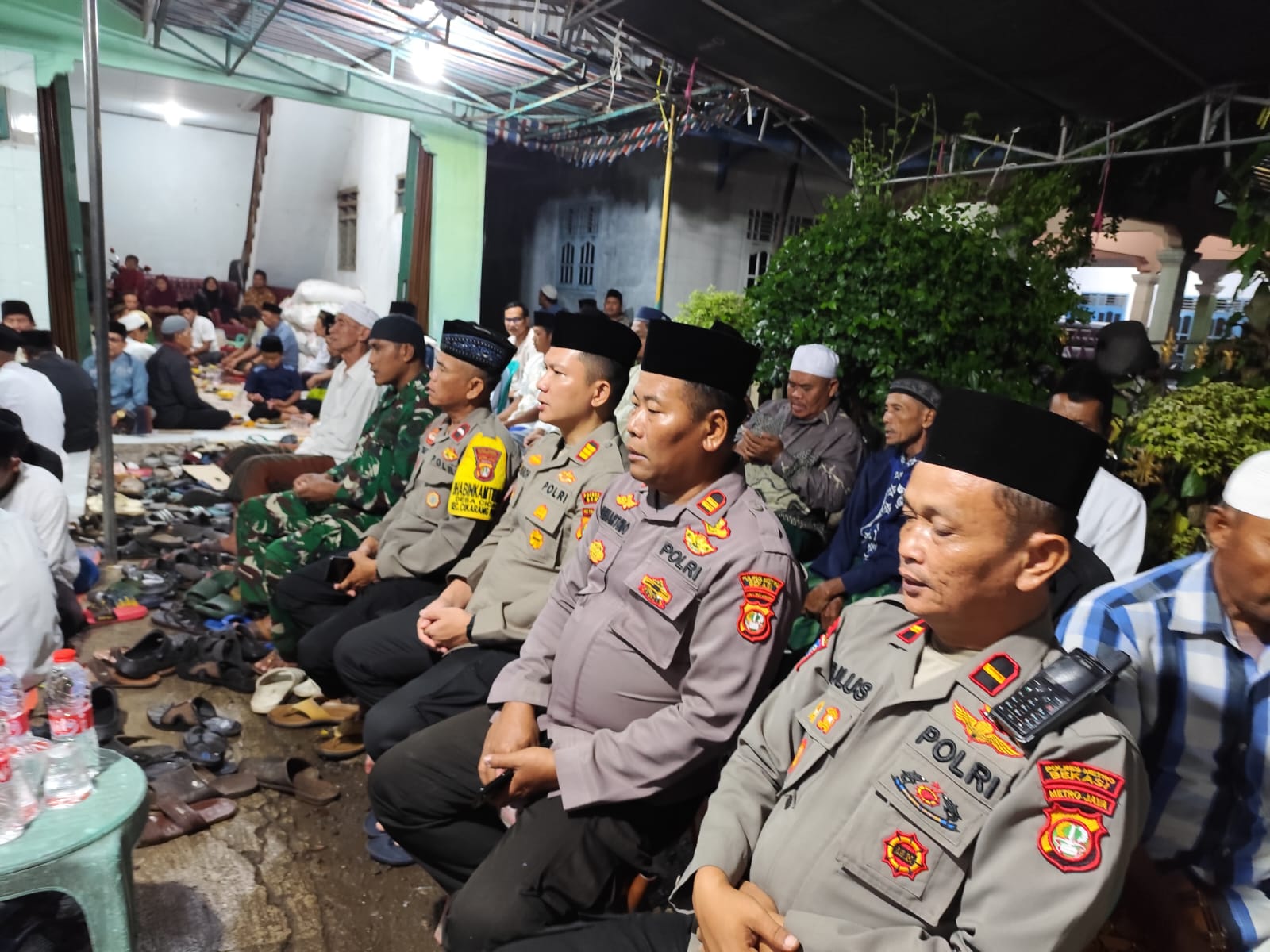 Kapolsek Cikarang Pusat Hadiri Acara Tahlilan Tokoh Masyarakat di Desa Cicau