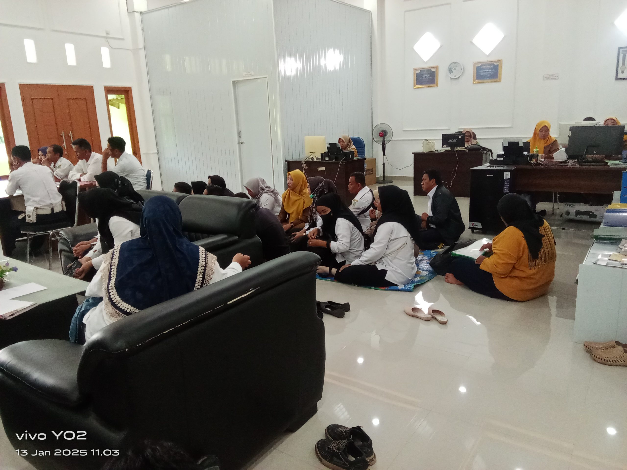 Puluhan Tenaga Pengajar Honorer dan Pegawai Honor Dishub, Geruduk Kantor BKPSDM PALI