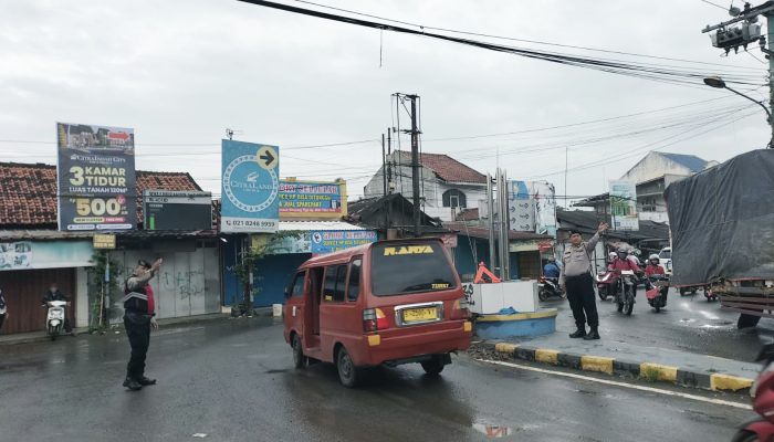 Utamakan Keselamatan Bukan Kecepatan, Polisi Atur Lalu Lintas Wujudkan Pelayanan Prima