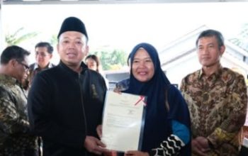 Kepala Badan Pertanahan Nasional (ATR/BPN), Nusron Wahid, kembali menekankan pentingnya meningkatkan target pendaftaran tanah wakaf di tahun 2025,