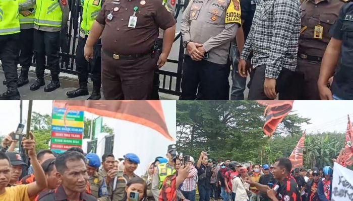 Ribuan Massa Yang Tergabung Dalam Organesasi Pemuda Pancasila (PP) Meminta Kejari PALI Mengusut Tiga Oknum Kades Lulus PPPK