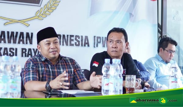 Ketua PWI Bekasi Raya Ade Muksin (berpeci)@Kabarnusa24.com