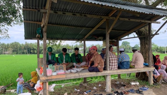 Mahasiswa KKN-PPM Universitas Malikussaleh Kelompok 110 Ikut Serta Melaksanakan Keunduri Blang