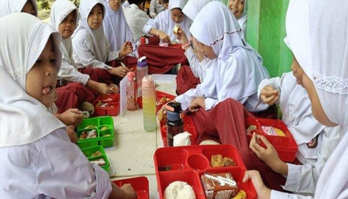 Anak Sekolah  Aceh Tenggara Nikmati Makan Bergizi Gratis program presiden.