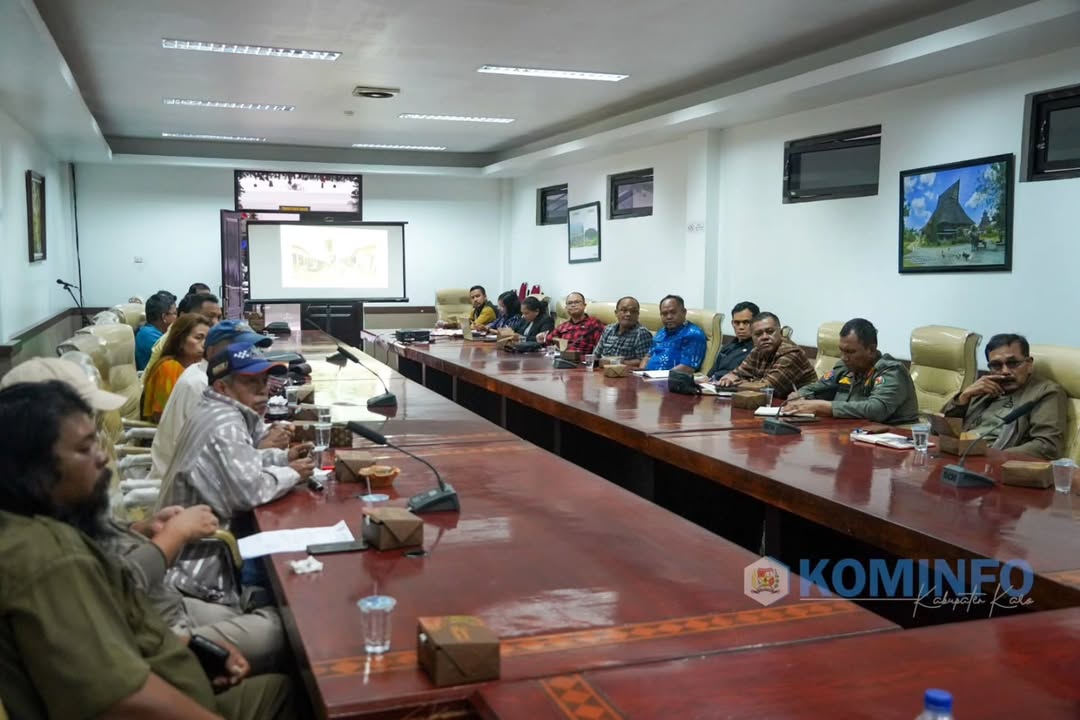 Asisten Perekonomian dan Pembangunan Sekda Kabupaten Karo Buka Rapat Persiapan Penataan Pusat Pasar Berastagi