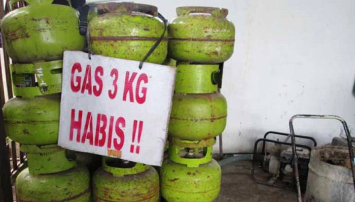 Akibat Langka Gas, Penjual Nasi Uduk di Cibarusah Ini Keliling Mencari Gas Sampai ke Perbatasan Bogor